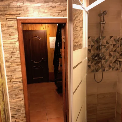 Гостиная с камином, барной стойкой и охотничьими трофеями — снять дом для банкета, база отдыха Усадьба