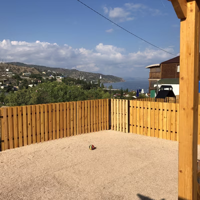 Вид на побережье из глэмпинга — Крым, база Усадьба