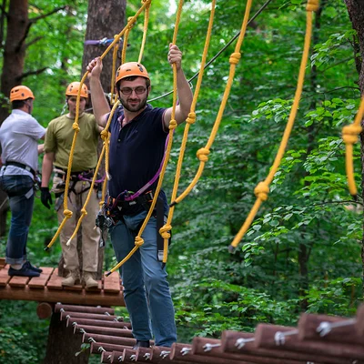 Верёвочный парк среди сосен — загородный отдых в Тюмени