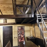 Кухня и лестница дома 10 — снять дом в Тюмени