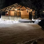 Снять дом №10 в Тюмени — Уютный домик у озера в Тюмени — дом 10 зимой, база отдыха Усадьба