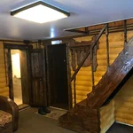 Прихожая с лестницей дома 3 — коттедж на базе отдыха Усадьба