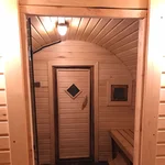 Вход в баню-бочку дома 6 — русская баня, база отдыха в сосновом бору