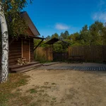 Двор дома 8 с мангалом — база отдыха в сосновом бору